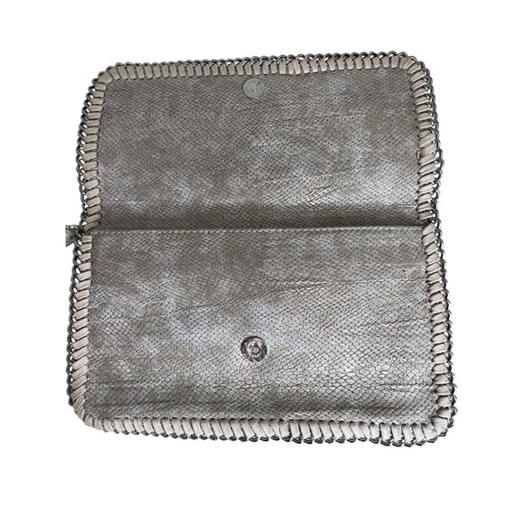 Inzi Silver Metallic Faux Snakeskin Clutch With Chain Trim & Wristlet - Picture 3 of 8
